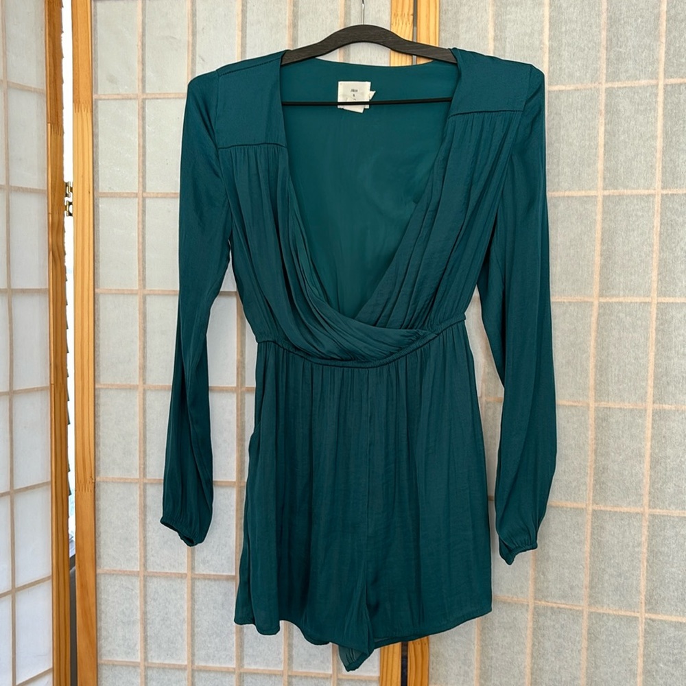 BARELY WORN | Silk long sleeve romper